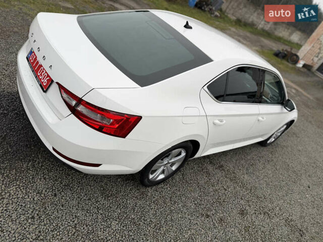 Білий Шкода Суперб, об'ємом двигуна 1.97 л та пробігом 206 тис. км за 25500 $, фото 24 на Automoto.ua