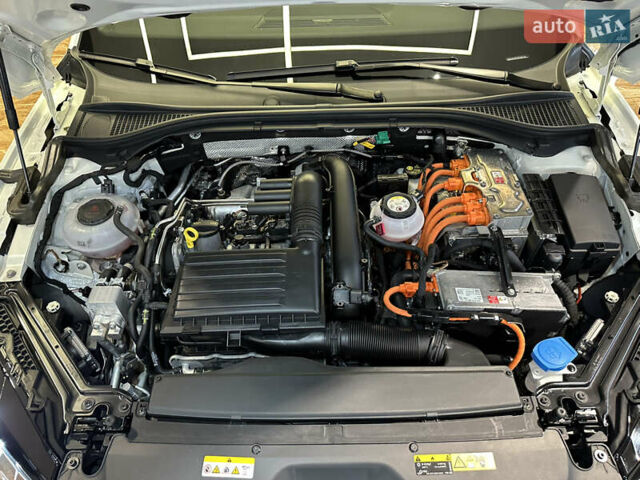 Білий Шкода Суперб, об'ємом двигуна 1.4 л та пробігом 54 тис. км за 38900 $, фото 65 на Automoto.ua