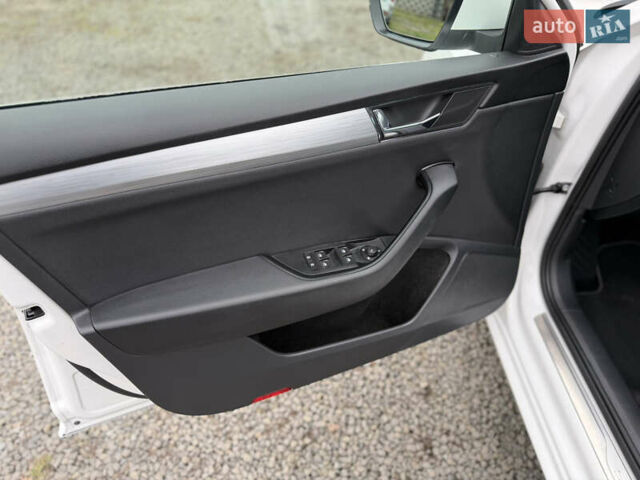 Білий Шкода Суперб, об'ємом двигуна 1.97 л та пробігом 206 тис. км за 25500 $, фото 35 на Automoto.ua