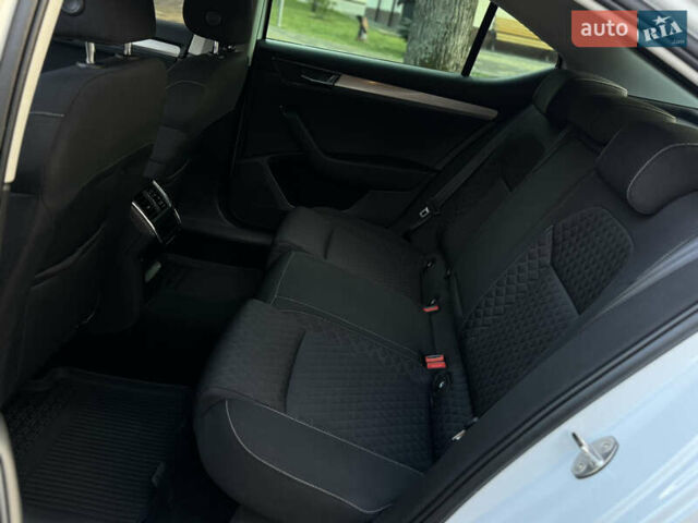 Белый Шкода Суперб, объемом двигателя 2 л и пробегом 164 тыс. км за 25450 $, фото 31 на Automoto.ua