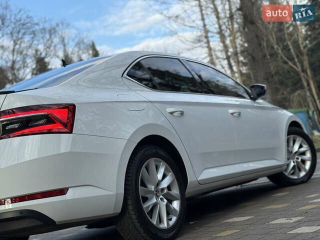 Белый Шкода Суперб, объемом двигателя 2 л и пробегом 164 тыс. км за 25450 $, фото 109 на Automoto.ua