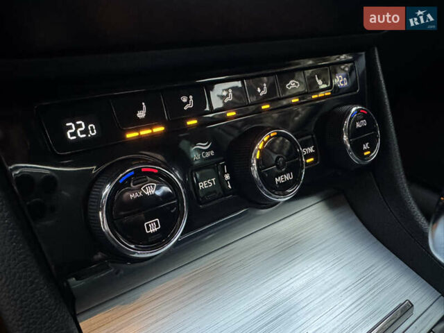 Белый Шкода Суперб, объемом двигателя 2 л и пробегом 164 тыс. км за 25450 $, фото 133 на Automoto.ua