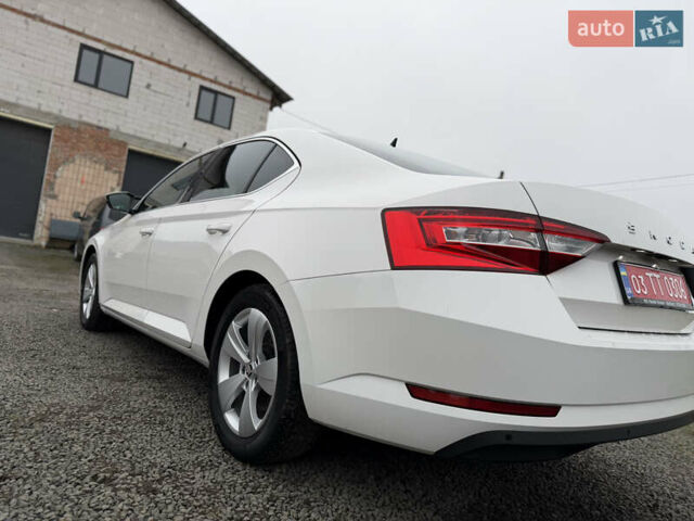 Білий Шкода Суперб, об'ємом двигуна 1.97 л та пробігом 206 тис. км за 25500 $, фото 22 на Automoto.ua