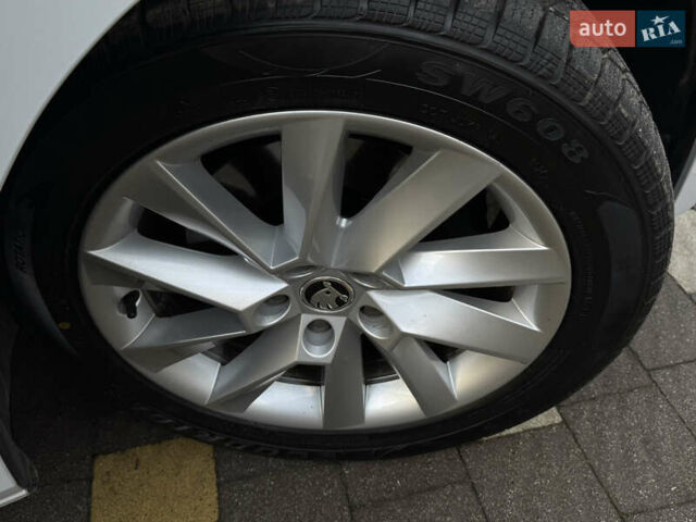 Белый Шкода Суперб, объемом двигателя 2 л и пробегом 164 тыс. км за 25450 $, фото 62 на Automoto.ua