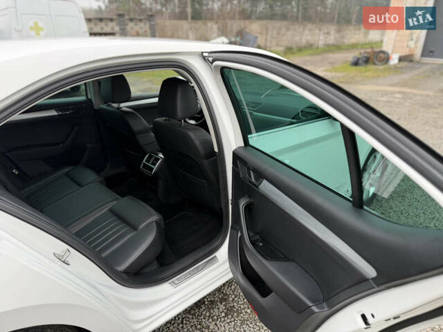 Білий Шкода Суперб, об'ємом двигуна 1.97 л та пробігом 206 тис. км за 25500 $, фото 26 на Automoto.ua