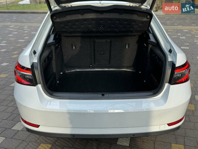 Белый Шкода Суперб, объемом двигателя 2 л и пробегом 164 тыс. км за 25450 $, фото 178 на Automoto.ua