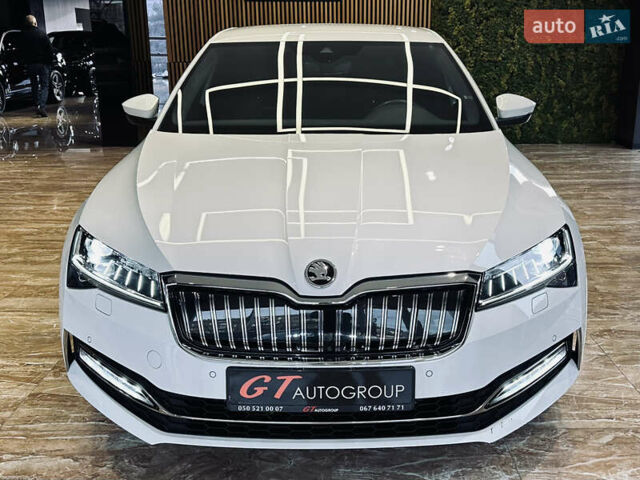 Білий Шкода Суперб, об'ємом двигуна 1.4 л та пробігом 54 тис. км за 38900 $, фото 2 на Automoto.ua