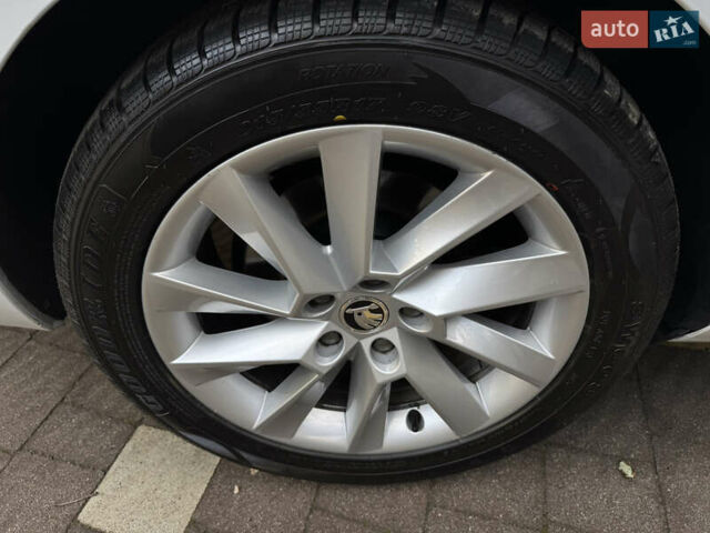 Белый Шкода Суперб, объемом двигателя 2 л и пробегом 164 тыс. км за 25450 $, фото 59 на Automoto.ua