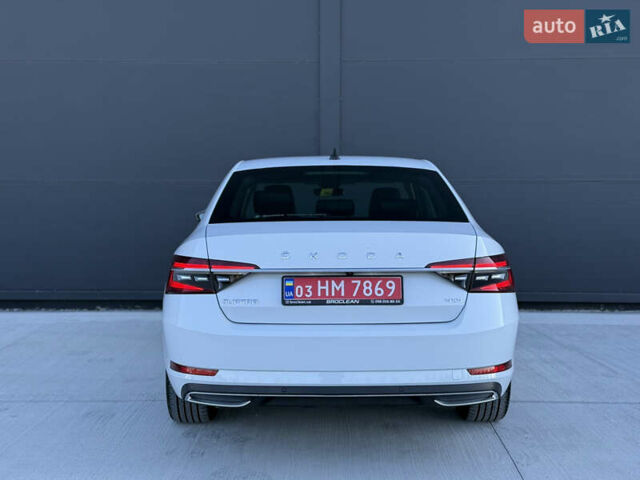 Білий Шкода Суперб, об'ємом двигуна 2 л та пробігом 171 тис. км за 30999 $, фото 24 на Automoto.ua