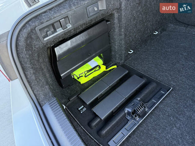 Білий Шкода Суперб, об'ємом двигуна 2 л та пробігом 171 тис. км за 30999 $, фото 82 на Automoto.ua