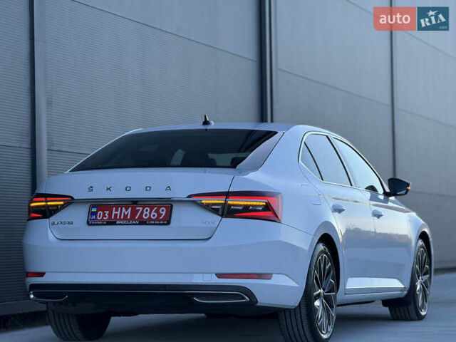 Білий Шкода Суперб, об'ємом двигуна 2 л та пробігом 171 тис. км за 30999 $, фото 29 на Automoto.ua