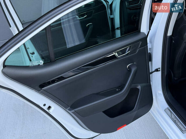 Білий Шкода Суперб, об'ємом двигуна 2 л та пробігом 171 тис. км за 30999 $, фото 62 на Automoto.ua