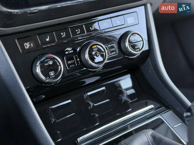 Білий Шкода Суперб, об'ємом двигуна 2 л та пробігом 171 тис. км за 30999 $, фото 56 на Automoto.ua