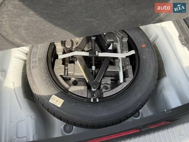 Белый Шкода Суперб, объемом двигателя 1.97 л и пробегом 192 тыс. км за 33700 $, фото 38 на Automoto.ua