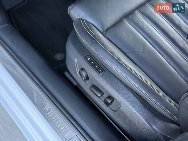 Білий Шкода Суперб, об'ємом двигуна 2 л та пробігом 171 тис. км за 30999 $, фото 49 на Automoto.ua