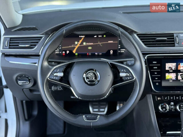 Белый Шкода Суперб, объемом двигателя 2 л и пробегом 171 тыс. км за 30699 $, фото 39 на Automoto.ua