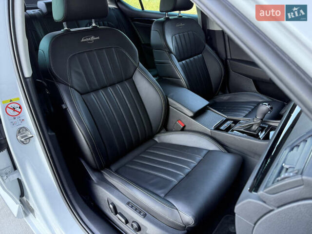 Білий Шкода Суперб, об'ємом двигуна 2 л та пробігом 171 тис. км за 30999 $, фото 68 на Automoto.ua