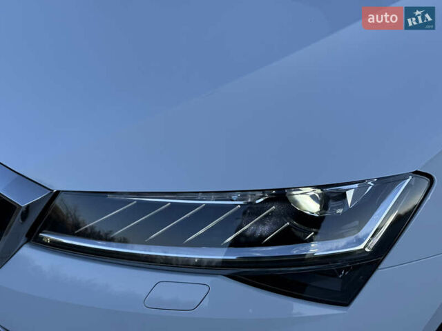 Білий Шкода Суперб, об'ємом двигуна 2 л та пробігом 171 тис. км за 30999 $, фото 34 на Automoto.ua