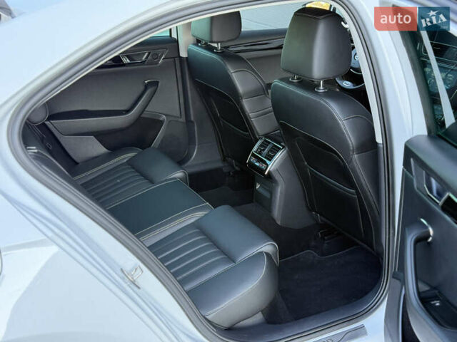 Білий Шкода Суперб, об'ємом двигуна 2 л та пробігом 171 тис. км за 30999 $, фото 76 на Automoto.ua