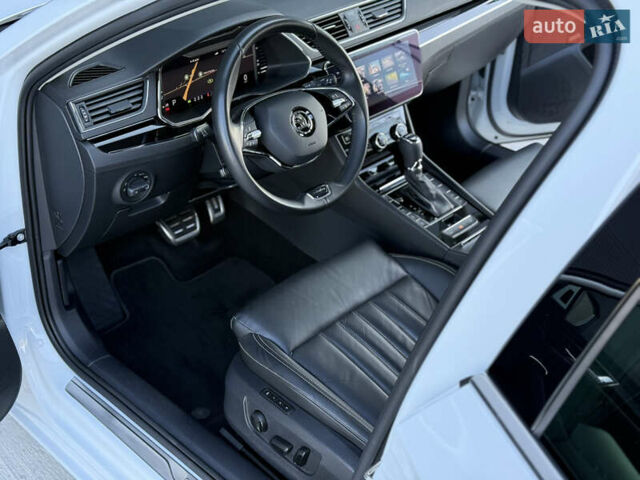 Белый Шкода Суперб, объемом двигателя 2 л и пробегом 171 тыс. км за 30699 $, фото 38 на Automoto.ua