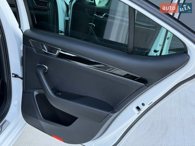 Белый Шкода Суперб, объемом двигателя 2 л и пробегом 171 тыс. км за 30699 $, фото 77 на Automoto.ua