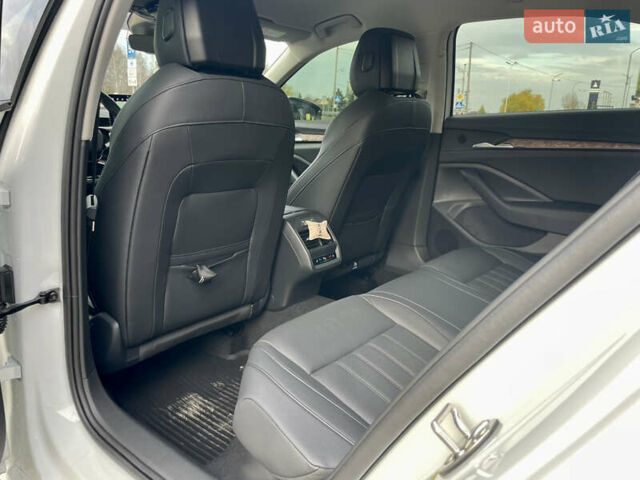 Белый Шкода Суперб, объемом двигателя 1.98 л и пробегом 20 тыс. км за 47900 $, фото 28 на Automoto.ua