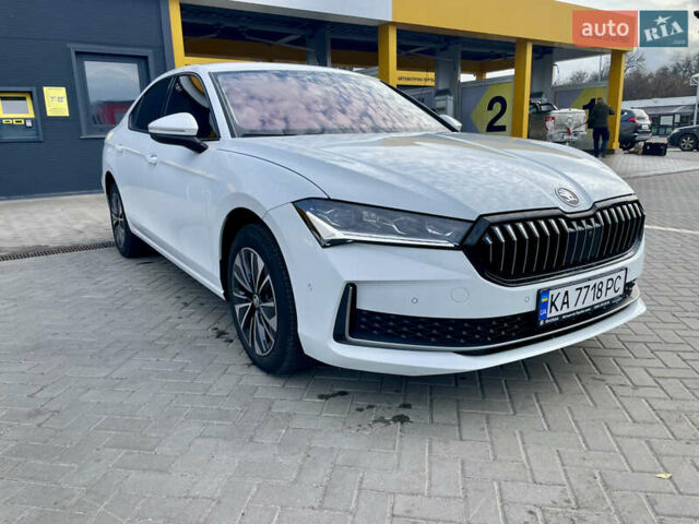 Белый Шкода Суперб, объемом двигателя 1.98 л и пробегом 20 тыс. км за 47900 $, фото 2 на Automoto.ua