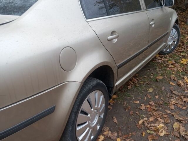 Бежевый Шкода Суперб, объемом двигателя 1.9 л и пробегом 400 тыс. км за 4500 $, фото 3 на Automoto.ua