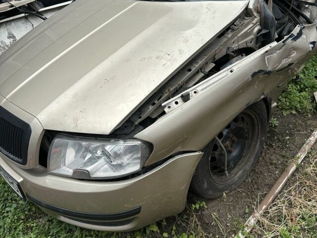 Бежевый Шкода Суперб, объемом двигателя 2.8 л и пробегом 240 тыс. км за 1200 $, фото 1 на Automoto.ua