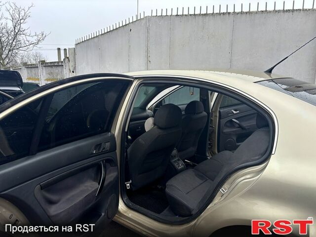 Бежевый Шкода Суперб, объемом двигателя 1.8 л и пробегом 290 тыс. км за 3800 $, фото 3 на Automoto.ua