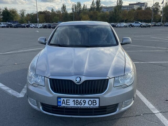 Бежевый Шкода Суперб, объемом двигателя 1.8 л и пробегом 248 тыс. км за 9000 $, фото 1 на Automoto.ua