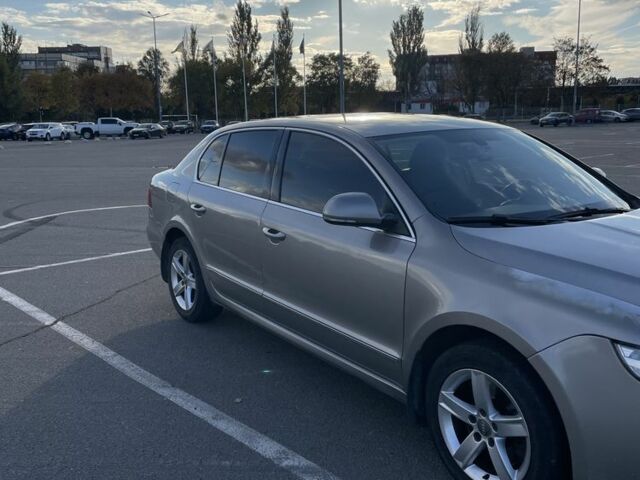 Бежевый Шкода Суперб, объемом двигателя 1.8 л и пробегом 248 тыс. км за 9000 $, фото 3 на Automoto.ua