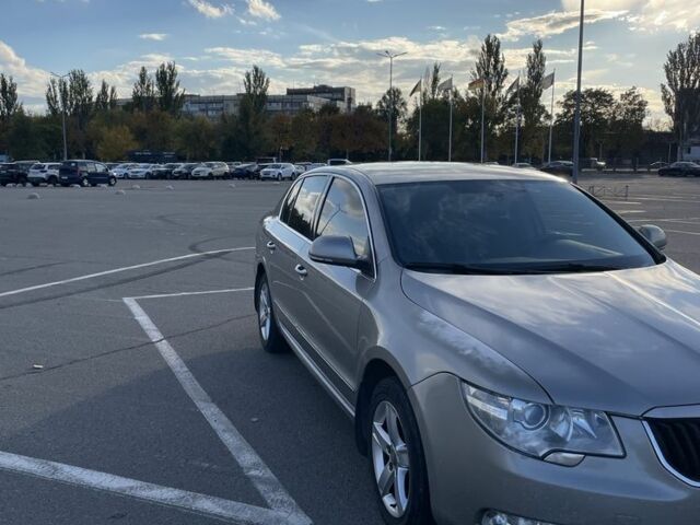 Бежевый Шкода Суперб, объемом двигателя 1.8 л и пробегом 248 тыс. км за 9000 $, фото 2 на Automoto.ua