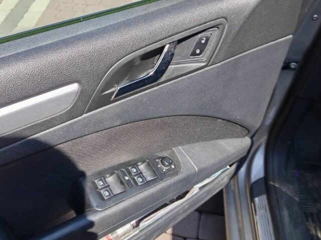 Бежевий Шкода Суперб, об'ємом двигуна 1.6 л та пробігом 200 тис. км за 10300 $, фото 4 на Automoto.ua