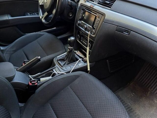 Бежевий Шкода Суперб, об'ємом двигуна 1.6 л та пробігом 200 тис. км за 10300 $, фото 9 на Automoto.ua