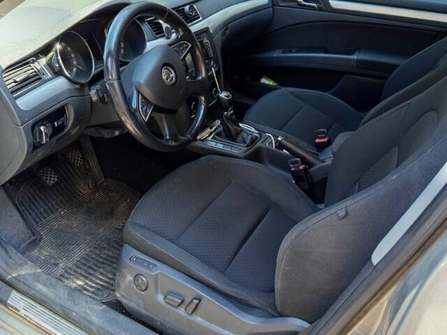 Бежевий Шкода Суперб, об'ємом двигуна 1.6 л та пробігом 200 тис. км за 10300 $, фото 2 на Automoto.ua