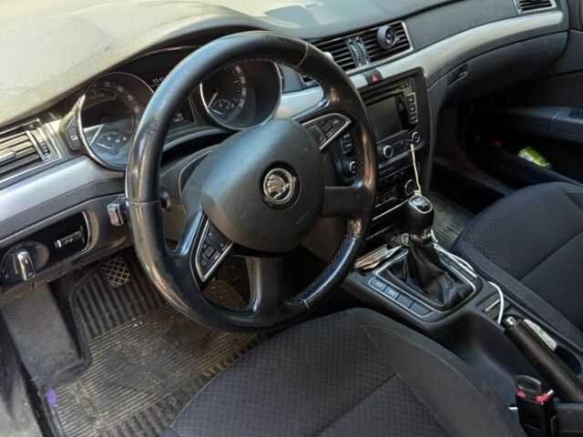 Бежевий Шкода Суперб, об'ємом двигуна 1.6 л та пробігом 200 тис. км за 10300 $, фото 1 на Automoto.ua