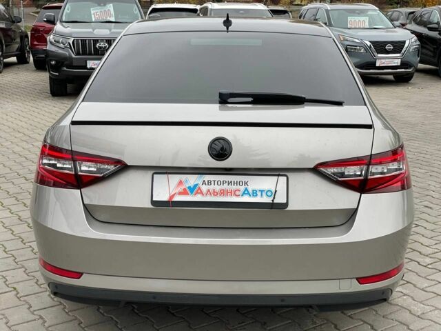 Бежевый Шкода Суперб, объемом двигателя 2 л и пробегом 185 тыс. км за 22600 $, фото 5 на Automoto.ua