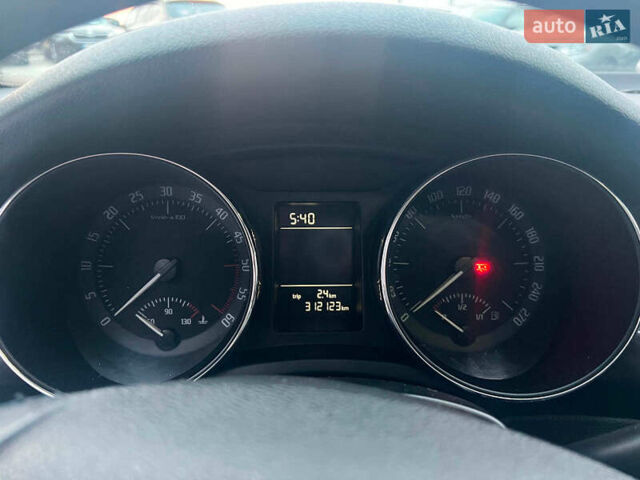 Бежевий Шкода Суперб, об'ємом двигуна 2 л та пробігом 313 тис. км за 5900 $, фото 14 на Automoto.ua