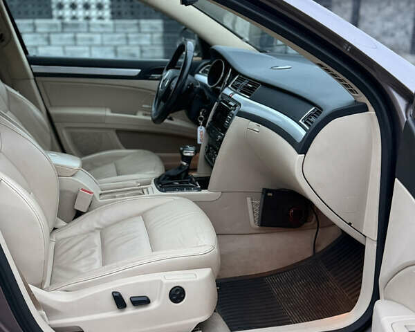 Бежевый Шкода Суперб, объемом двигателя 2 л и пробегом 288 тыс. км за 11300 $, фото 14 на Automoto.ua