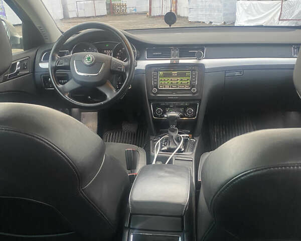 Бежевый Шкода Суперб, объемом двигателя 1.8 л и пробегом 199 тыс. км за 10500 $, фото 15 на Automoto.ua