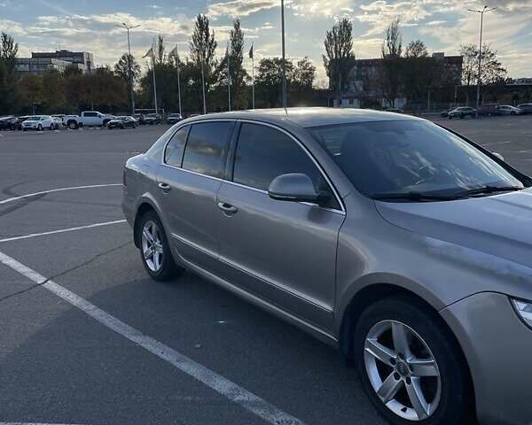 Бежевый Шкода Суперб, объемом двигателя 1.8 л и пробегом 248 тыс. км за 9000 $, фото 2 на Automoto.ua