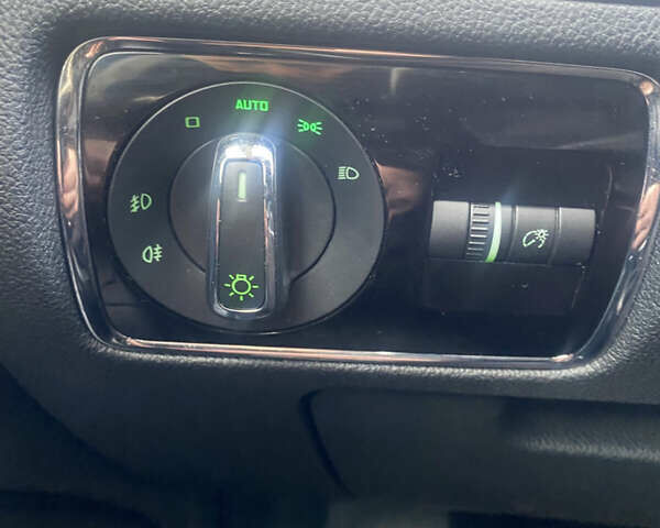 Бежевый Шкода Суперб, объемом двигателя 1.8 л и пробегом 199 тыс. км за 10500 $, фото 14 на Automoto.ua