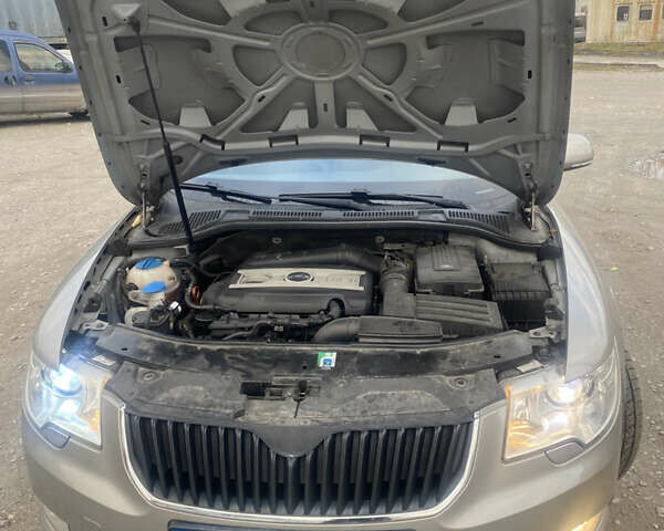 Бежевый Шкода Суперб, объемом двигателя 1.8 л и пробегом 199 тыс. км за 10500 $, фото 19 на Automoto.ua