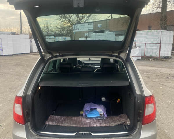Бежевий Шкода Суперб, об'ємом двигуна 1.8 л та пробігом 199 тис. км за 9999 $, фото 7 на Automoto.ua