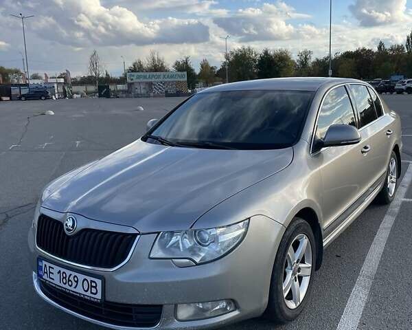 Бежевый Шкода Суперб, объемом двигателя 1.8 л и пробегом 248 тыс. км за 9000 $, фото 17 на Automoto.ua