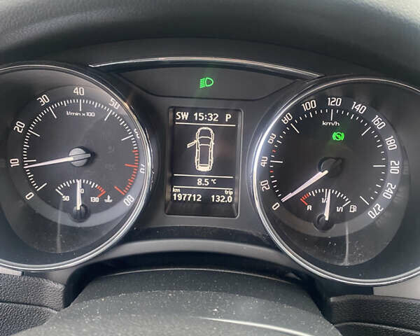 Бежевий Шкода Суперб, об'ємом двигуна 1.8 л та пробігом 199 тис. км за 9999 $, фото 15 на Automoto.ua