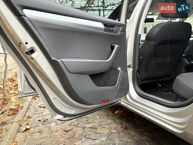 Бежевий Шкода Суперб, об'ємом двигуна 1.97 л та пробігом 269 тис. км за 14500 $, фото 26 на Automoto.ua