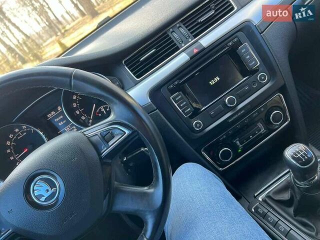 Бежевый Шкода Суперб, объемом двигателя 1.6 л и пробегом 250 тыс. км за 10300 $, фото 2 на Automoto.ua