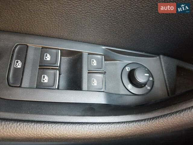 Бежевый Шкода Суперб, объемом двигателя 1.97 л и пробегом 264 тыс. км за 18500 $, фото 21 на Automoto.ua